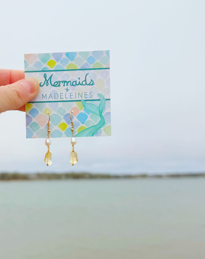 SunAndSnowEarrings Cloudy Ocean Background 2